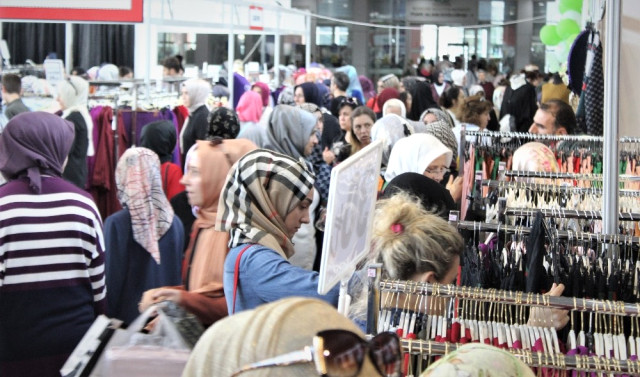 Bayram Öncesi İndirimli Kıyafet Çılgınlığı…