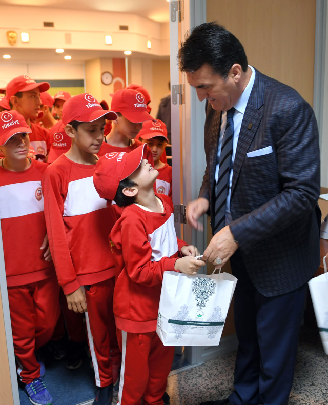 Dündar, Mardinli Terör Mağduru Çocukları Ağırladı