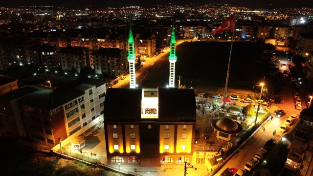 Sunrooflu Camiye Kadir Gecesi’nde Yoğun İlgi