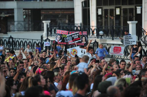 Bursa’da Çocuk İstismarına Karşı 15 Bin Kişi Yürüdü