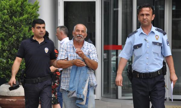 Evden Uzaklaştırma Cezası Alan Adam, Kendisini Eve Almayan Eşinin Yüzüne Tuz Ruhu Döktü