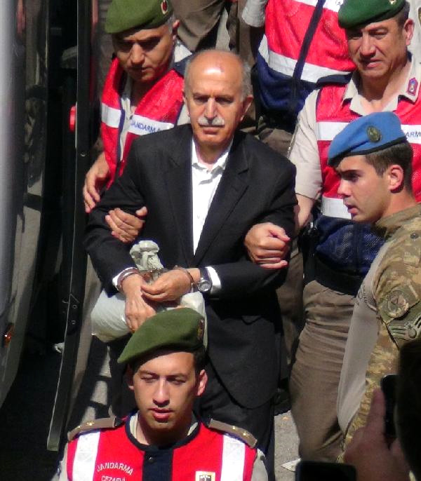 Fetö’den Yargılanan Bursa Eski Valisi Harput Tahliye Edildi