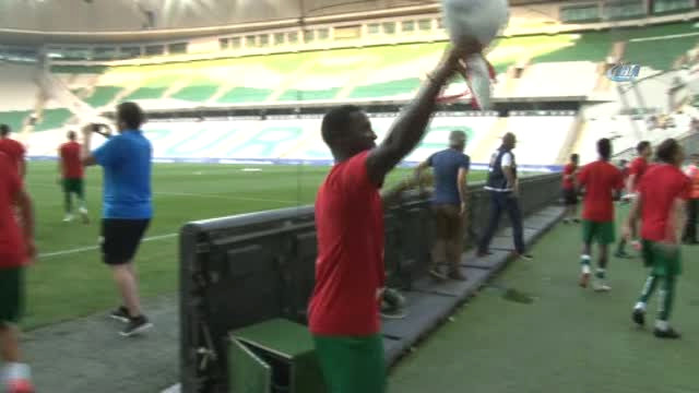 Bursaspor Antrenmanında Meşale Şov