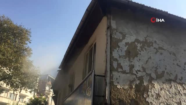 Baca Yangınına Hortumla Müdahale Etti