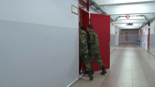 Bu Okulda Adliye de Var, Cezaevi De…