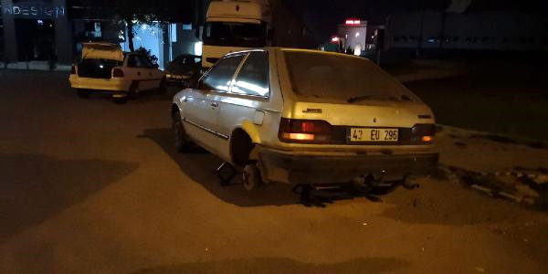 Yola Dökülen Demir Parçaları 8 Aracın Lastiklerini Patlattı
