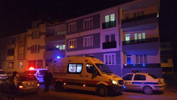 Cinnet Getiren Kişi, Eşi ile 5 Aylık Bebeğini Bıçaklayarak Öldürdü