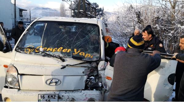 Buzlanma Nedeniyle Meydana Gelen Kaza Kameraya Yansıdı