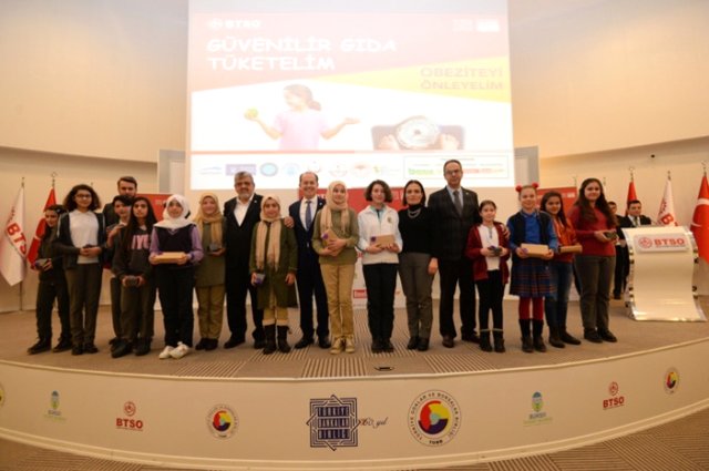 Obeziteyi resimlerine yansıttılar