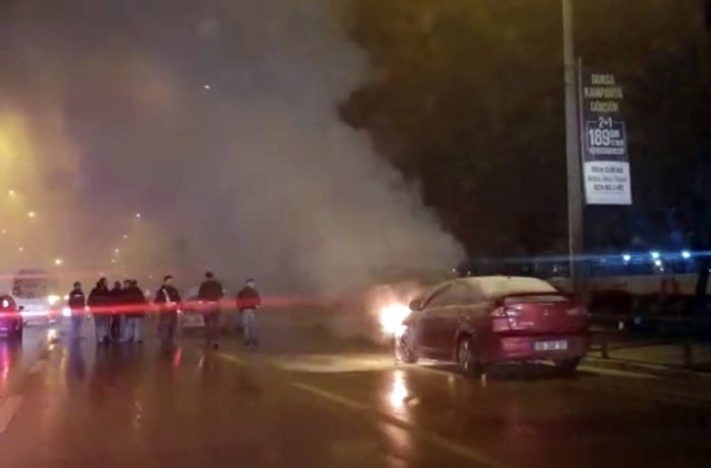 Seyir Halindeki Otomobil Alev Alev Yandı