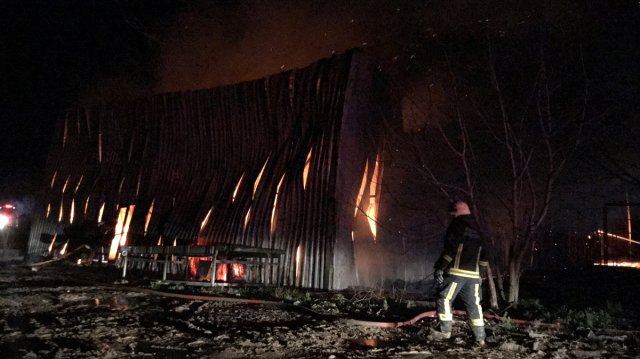 Güncelleme – Bursa’da Yatak Fabrikasının Deposunda Yangın