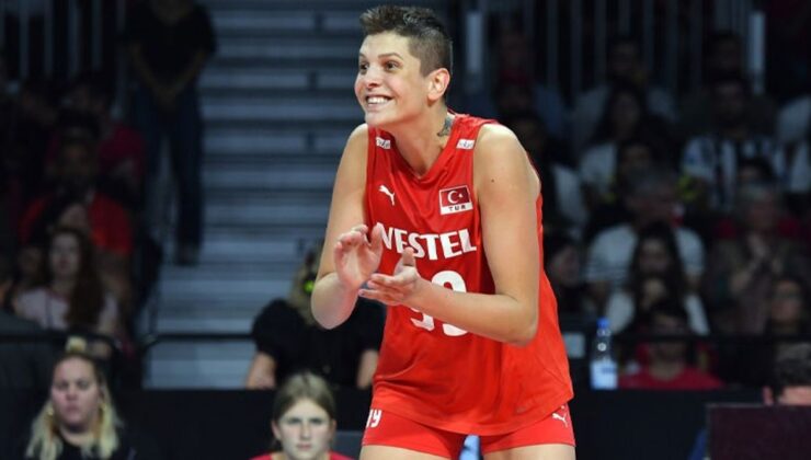 Ulusal grubun en sansasyonel ismi Ebrar Kararkurt’tan mest eden dövme