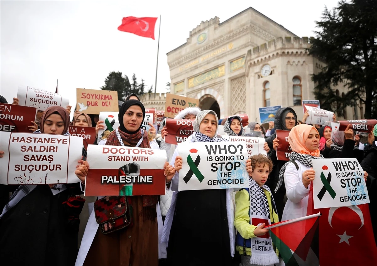 İstanbul’da Hekimler İsrail’in Gazze’ye Taarruzlarını Protesto Etti