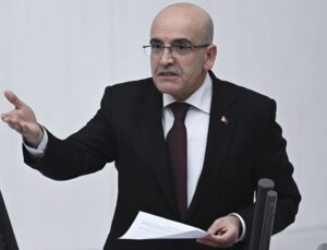 Mehmet Şimşek “Yurt dışında para aramıyoruz” dedi, muhalefet sıralarının reaksiyonu bir oldukça sert oldu