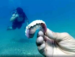 Akdeniz Üniversitesi Öğretim Üyesi Su Altında Üst Çene Protez Diş Buldu