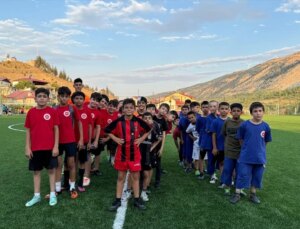 Çağlayancerit’te Yaz Kur’an Kursları Ortası Futbol Turnuvası