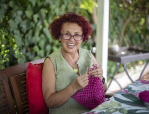 Rahim Kanserini Yenen Bayan, Çanta Örgüsüyle Kanserli Çocuklara Yardım Ediyor