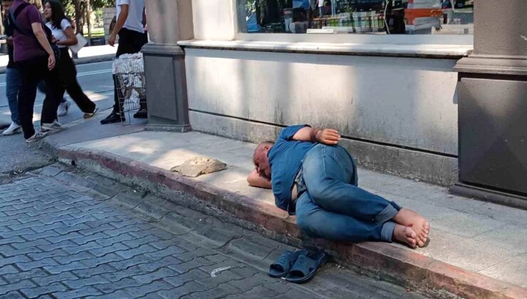 Samsun’da Kaldırımda Uyuyan Adam Sıhhat ve Polis Gruplarını Harekete Geçirdi