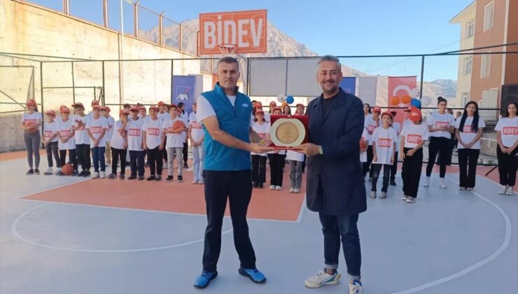 Hakkari’de Basketbol Alanı Açılışı Gerçekleşti