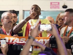 Taraftarlar akın etti! İstanbul’a gelen Osimhen’e coşkulu karşılama