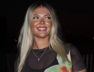 Denize girerken lensini çıkarmayan bayan kör oldu