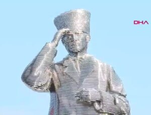 Bursa’da Atatürk Heykeli Merasimle Açıldı