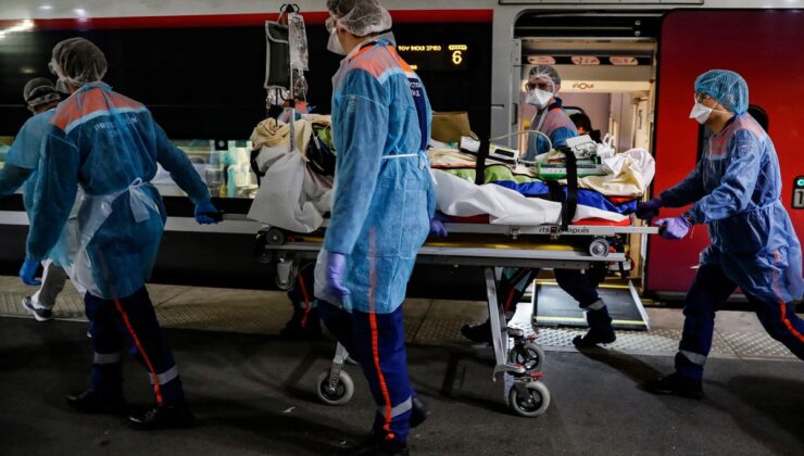 Üniversitede salgın paniği! 2 kişi öldü, 11 kişi hastanede, 30 bin bireyle bağlantıya geçildi