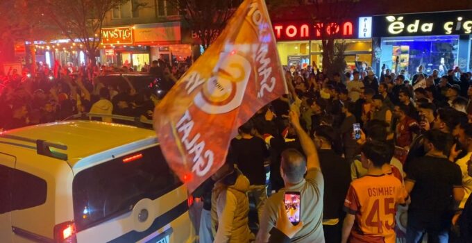 Bursa’da Galatasaray taraftarlarından galibiyet coşkusu