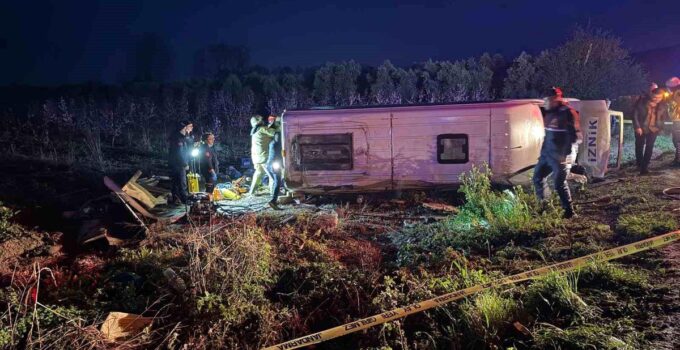 İznik’de feci kaza; 12 yaralı 1 meyyit