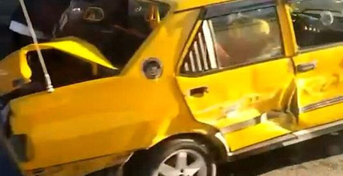 Alkollü şoför direksiyon hakimiyetini kaybetti, bariyerlere çarptı