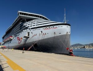 Bodrum’a “Scarlet Lady” kruvaziyeriyle 2 bin 502 turist geldi