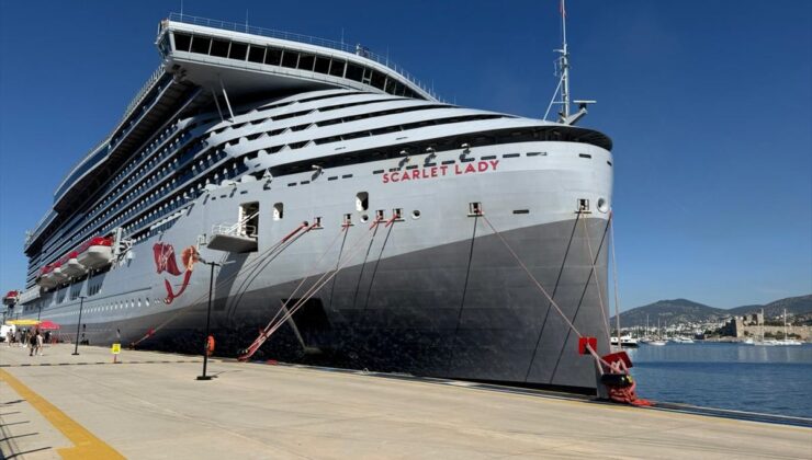Bodrum’a “Scarlet Lady” kruvaziyeriyle 2 bin 502 turist geldi