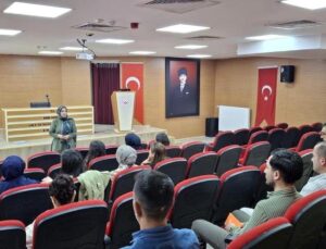 Kars’ta Aile ve Toplumsal Hizmetler çalışanına teknoloji bağımlılığı eğitimi