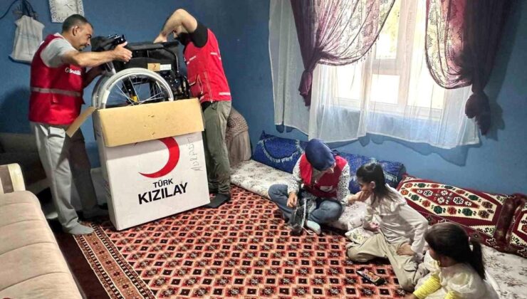 Kızılay’dan özel bireylere tekerlekli sandalye dayanağı