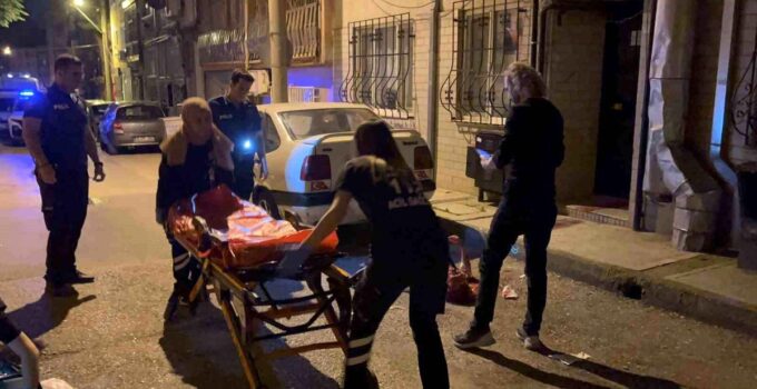 Ruhsal problemleri olan adam hem kendini hem annesini bıçakladı