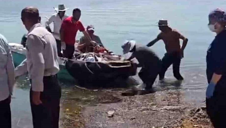 Siirt’te bahçede kötüleşen hasta, tekneyle ambulansa ulaştırıldı