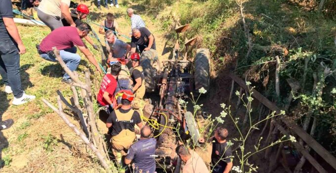 Traktörün altında kalan adam ağır yaralandı