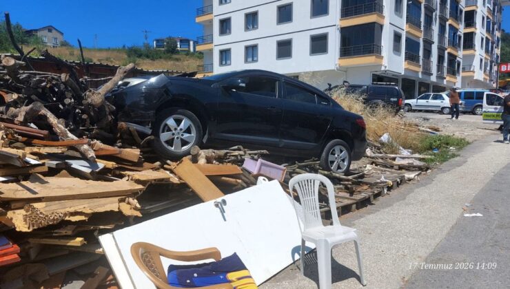 Araba ekmek fırını önündeki odun yığınına çarptı: 6 yaralı
