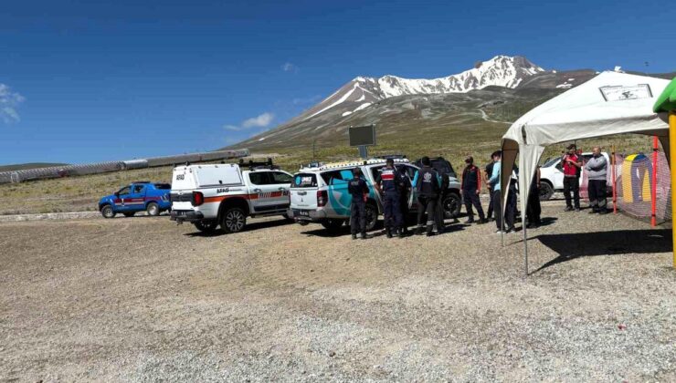 Erciyes’te rahatsızlanarak mahsur kalan 3 kişi kurtarıldı