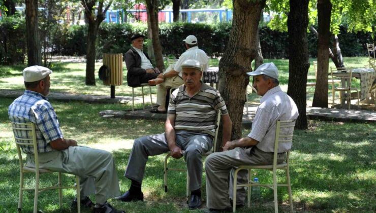 Uzmanlardan aşırı sıcak uyarısı: Susuzluk hissi olmasa bile günde en az 2-2,5 litre sıvı tüketin