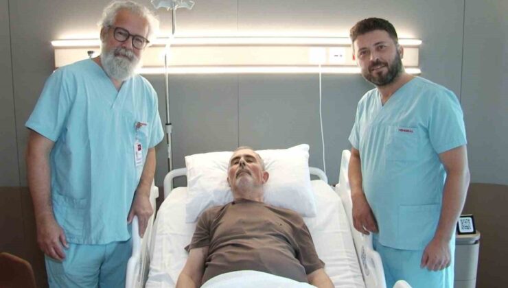 ‘Gizli kanser’ olarak tanımlanan dev aort anevrizması kapalı teknikle tedavi edildi